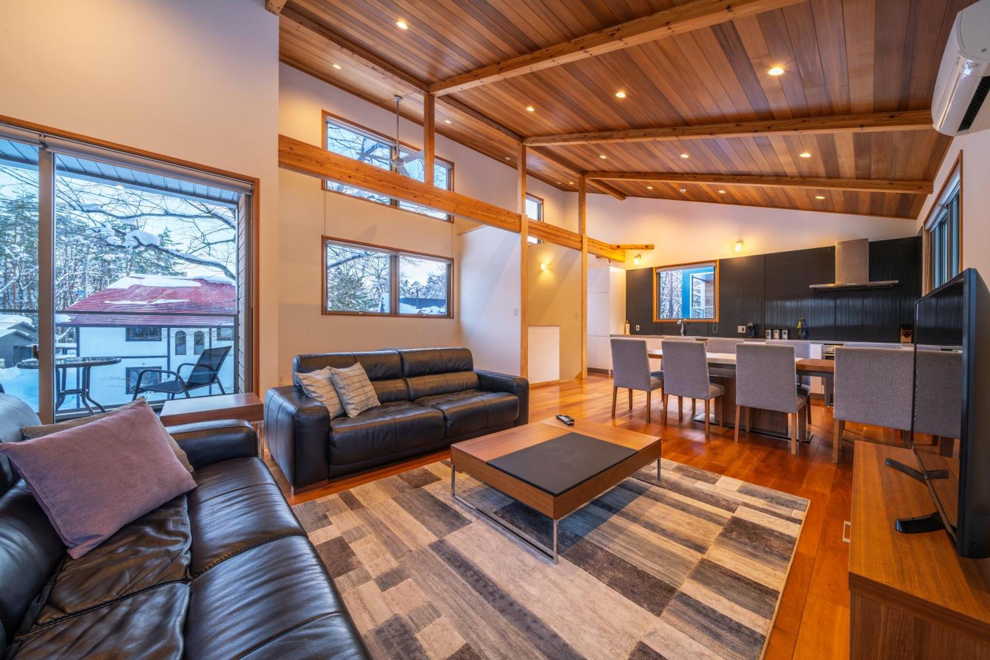Bluebird Chalet Hakuba